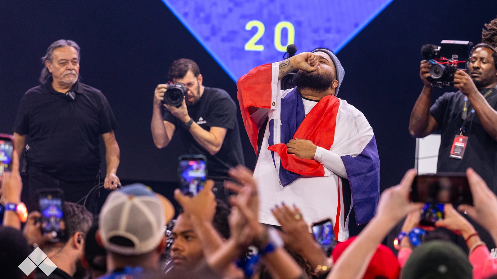 MenaRD celebrating his EVO 2026 Street Fighter 6 victory with the Dominican flag